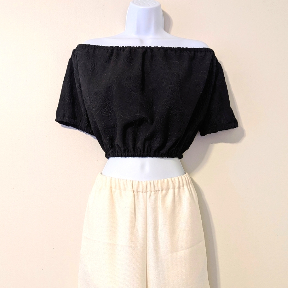 Black Crop Blouse with Short Sleeves